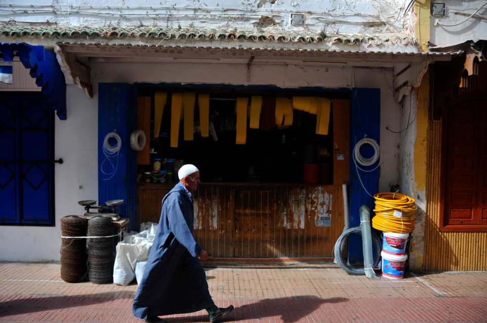 Sandpaper shop, Morocco - Image by Kristian Bertel